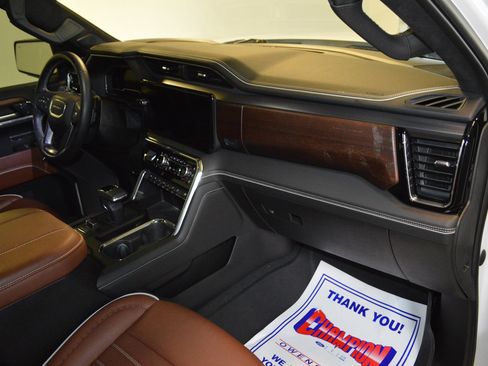 Used 2024 GMC Sierra 1500 Denali Ultimate image 10