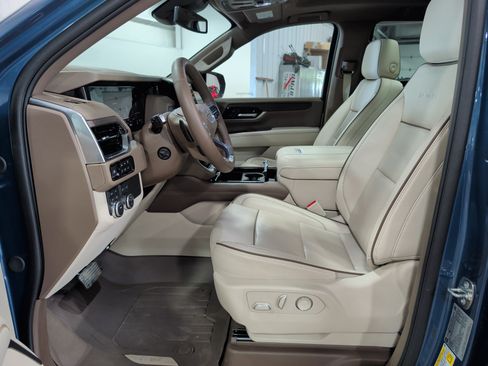Used 2025 GMC Yukon Denali w/ Sun & Power Step Package AWD/4WD image 7
