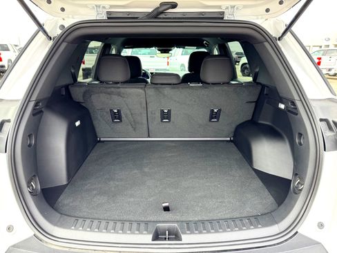 Used 2025 Chevrolet Equinox LT w/ Safety and Technology Package image 8