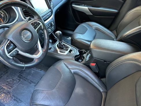 Used 2018 Jeep Cherokee Latitude Plus w/ Comfort/Convenience Group AWD/4WD image 10