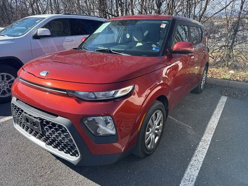 Used 2021 Kia Soul LX image 2