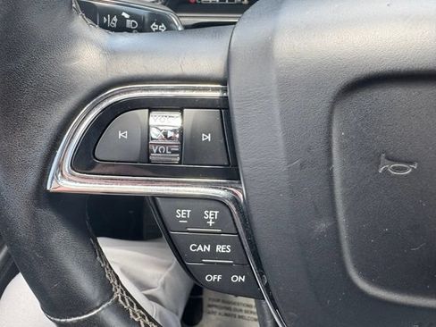 Used 2022 Lincoln Nautilus Reserve AWD/4WD image 28