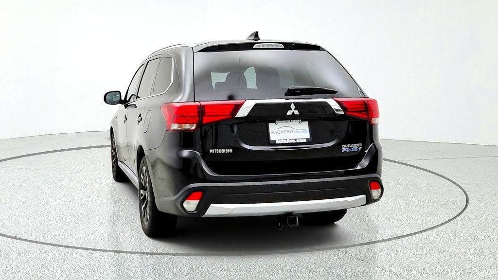 Used 2018 Mitsubishi Outlander SEL AWD/4WD image 6