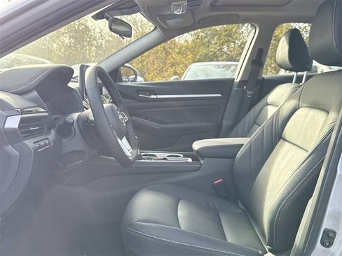 New 2025 Nissan Altima 2.5 SR image 10