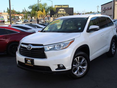 Used 2015 Toyota Highlander Plus AWD/4WD image 2