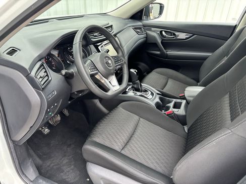 Used 2020 Nissan Rogue SV image 16