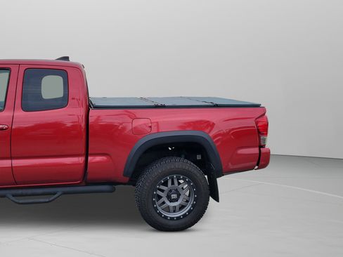 Used 2017 Toyota Tacoma TRD Off-Road image 21