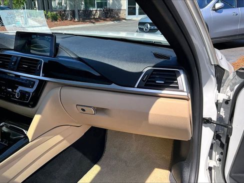 Used 2019 BMW 330i xDrive Wagon w/ Premium Package image 19