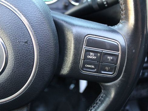 Used 2017 Jeep Wrangler Unlimited Rubicon w/ Connectivity Group AWD/4WD image 17