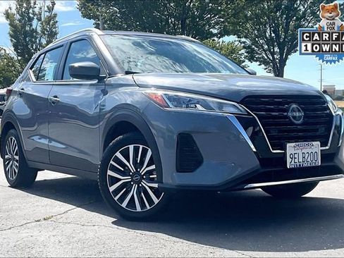 Used 2023 Nissan Kicks SV FWD image 2