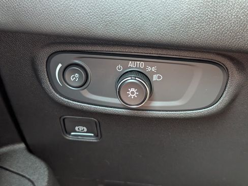 Used 2024 GMC Terrain SLE FWD image 21