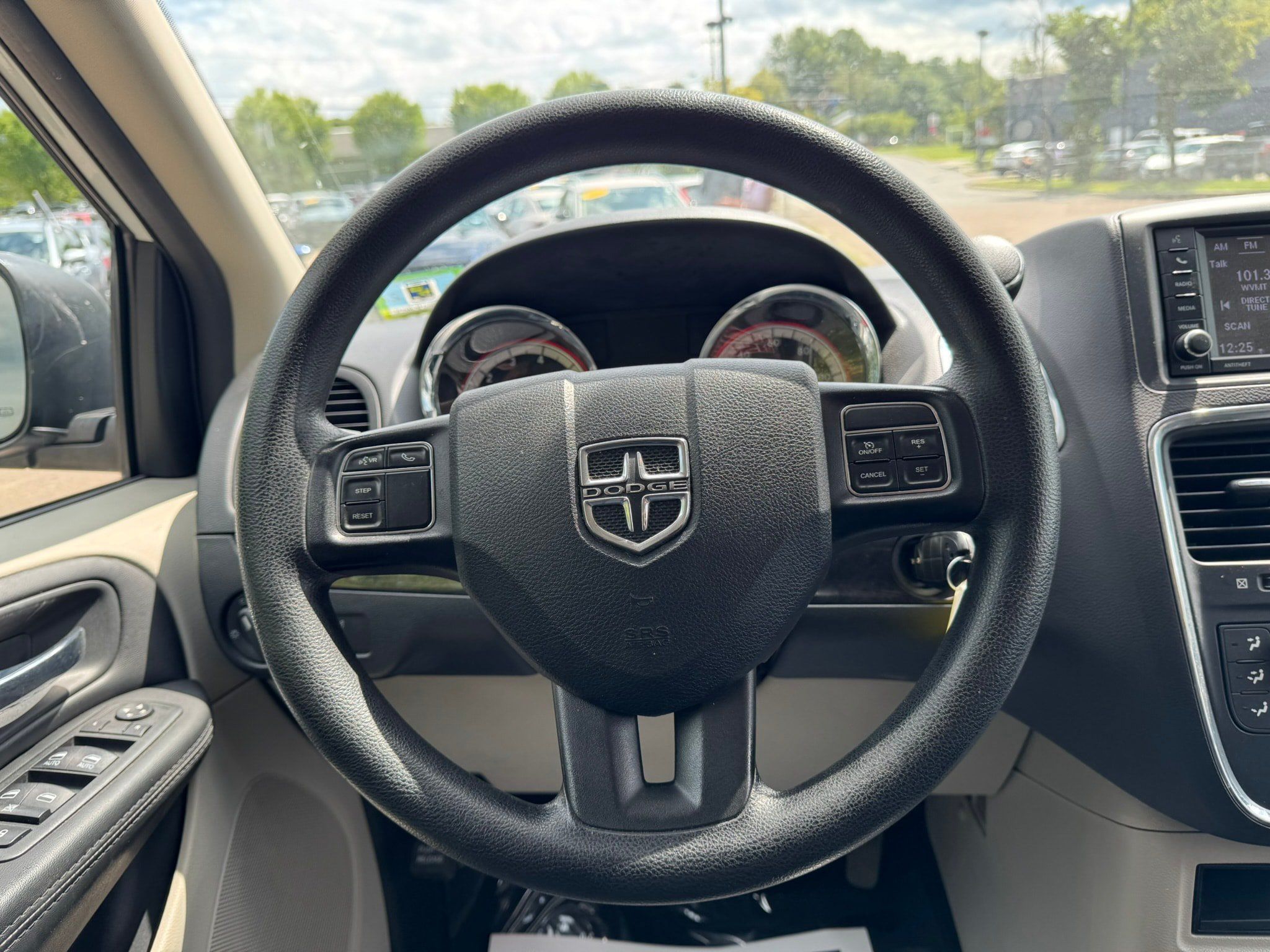 Used 2018 Dodge Grand Caravan SE w/ UConnect Hands-Free Group FWD image 15