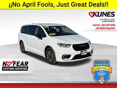 Used 2024 Chrysler Pacifica Select