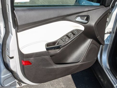 Used 2012 Ford Focus Titanium image 26