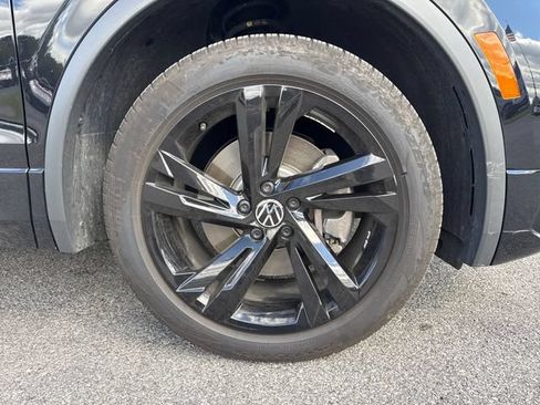 Certified 2023 Volkswagen Tiguan SE R-Line FWD image 11