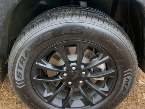 Used 2023 Jeep Cherokee Altitude Lux image 23