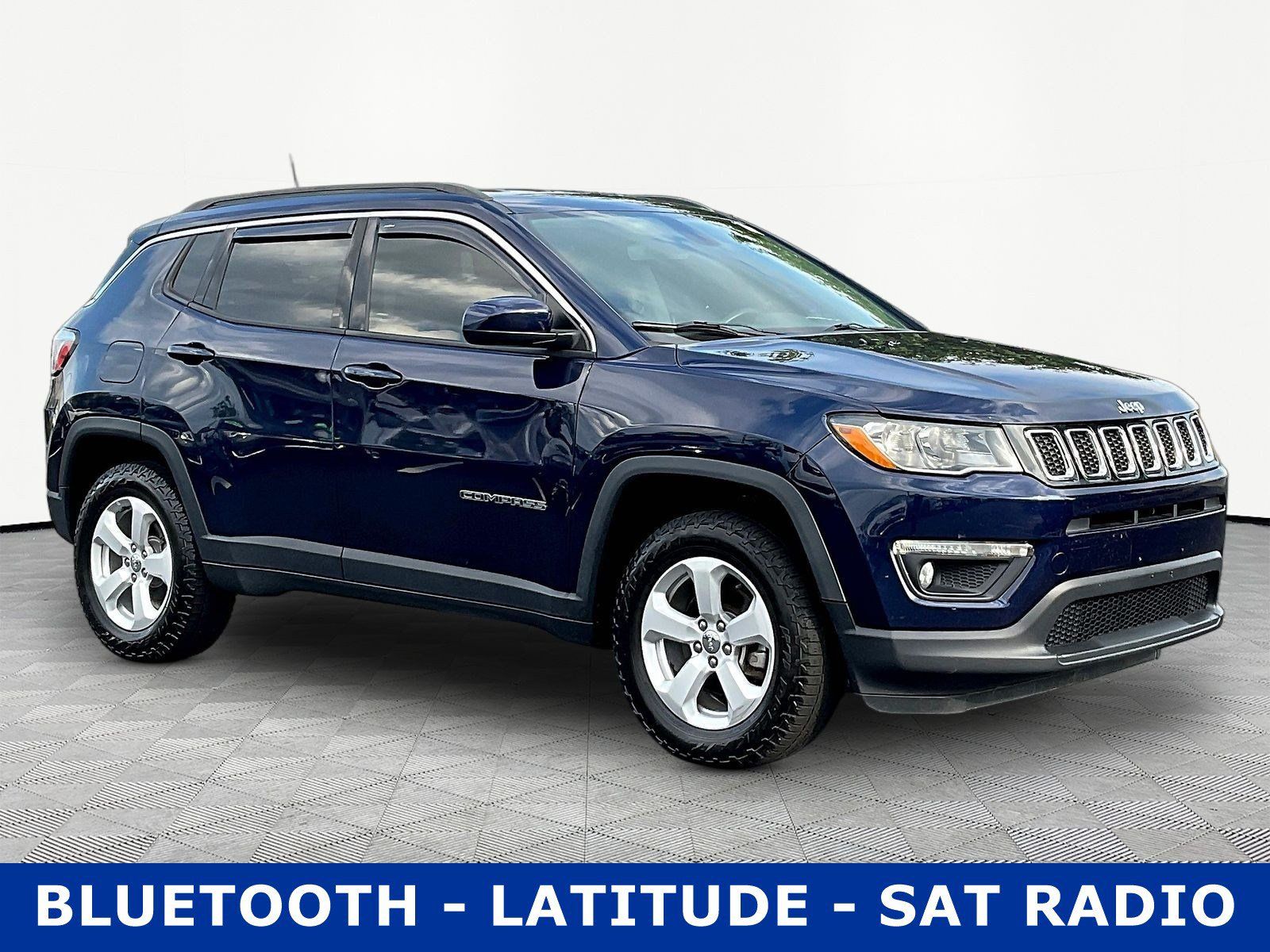 Used 2019 Jeep Compass Latitude w/ Cold Weather Group AWD/4WD image 3