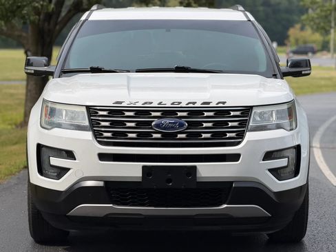 Used 2016 Ford Explorer XLT AWD/4WD image 2
