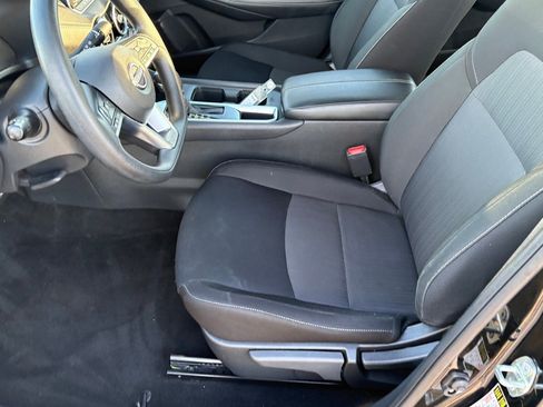 Certified 2025 Nissan Sentra SV image 28