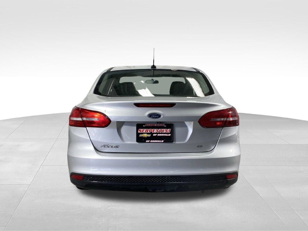 Used 2016 Ford Focus SE w/ SE Power Seat Package FWD image 8