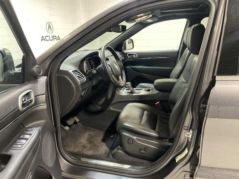 Used 2019 Jeep Grand Cherokee Limited AWD/4WD image 2