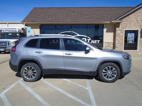 Used 2019 Jeep Cherokee Latitude Plus image 4