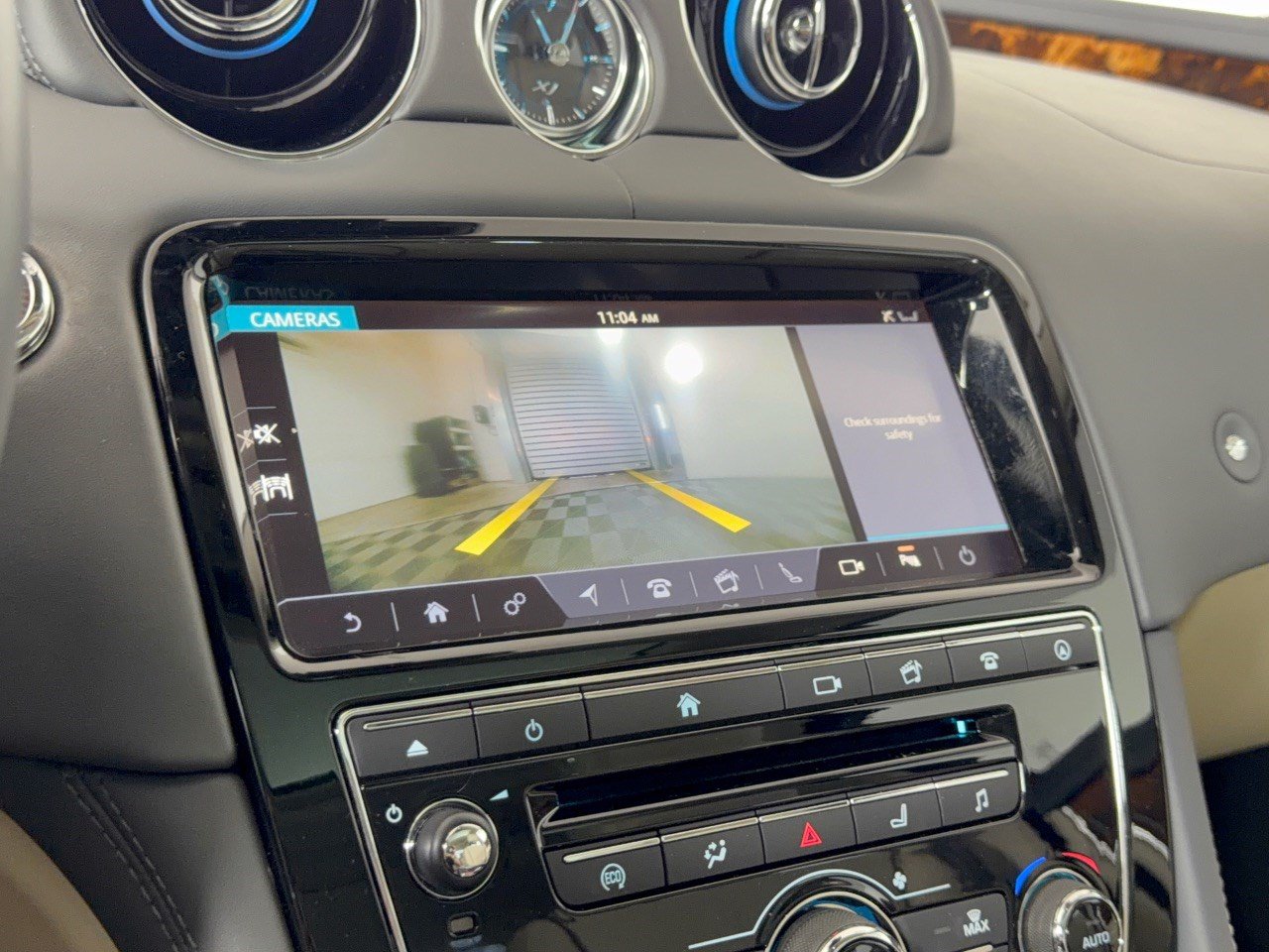 Used 2019 Jaguar XJ R-Sport RWD image 24