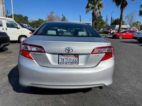 Used 2014 Toyota Camry LE image 3