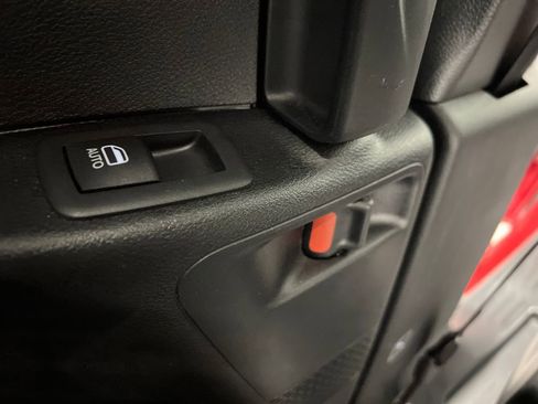 Used 2025 Chrysler Pacifica Select FWD image 20