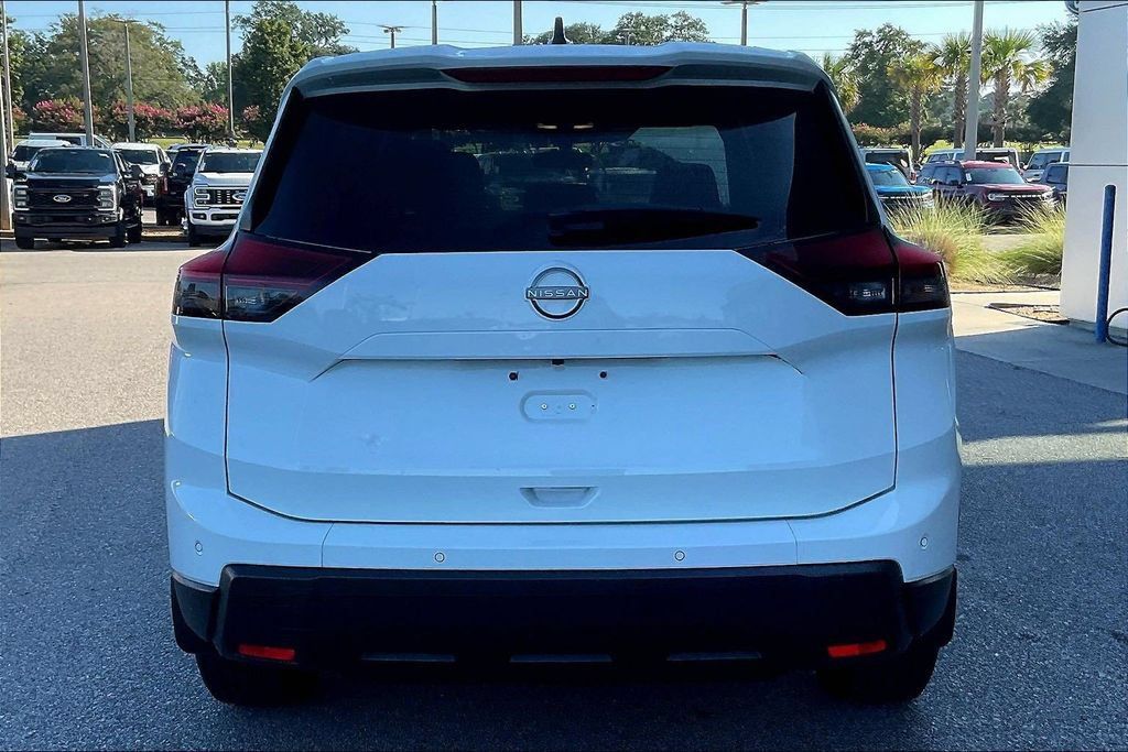 Used 2026 Nissan Rogue S FWD image 5