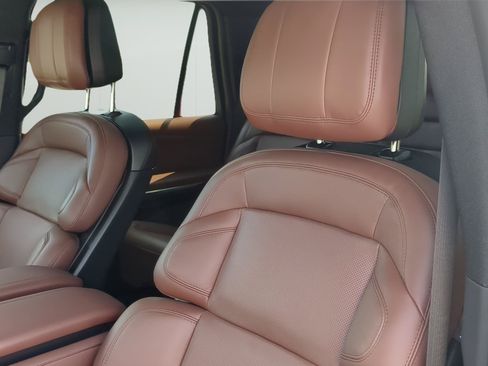 New 2026 Lincoln Navigator L Reserve AWD/4WD image 9