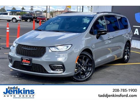 Used 2025 Chrysler Pacifica Limited FWD image 1