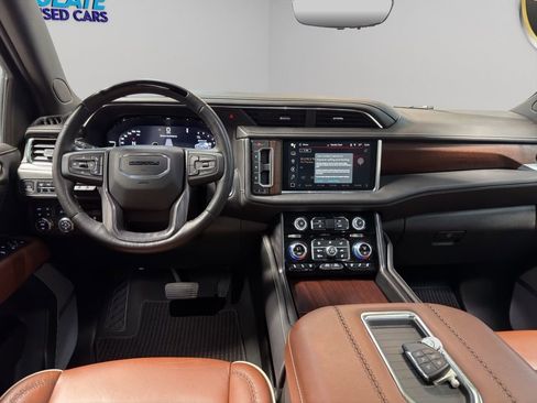 Used 2023 GMC Yukon XL Denali Ultimate image 12