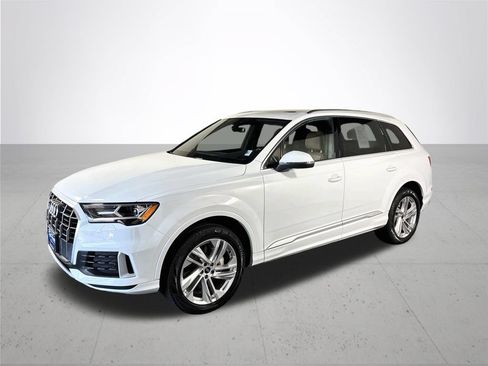 Used 2023 Audi Q7 2.0T Premium w/ Towing Package AWD/4WD image 2