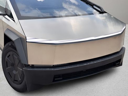 Used 2024 Tesla Cybertruck AWD Crew Cab image 30
