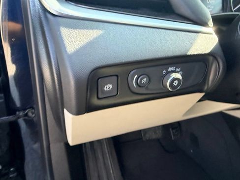 Used 2020 Buick Enclave Premium w/ Sun and Sites Package AWD/4WD image 15
