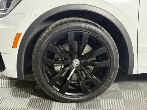 Used 2020 Volkswagen Tiguan SE R-Line image 12