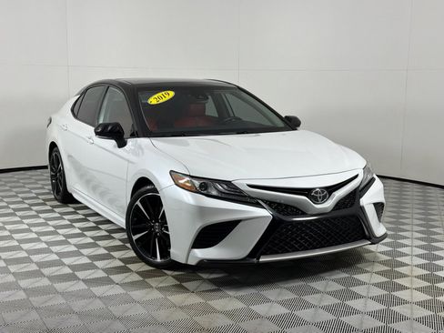 Used 2019 Toyota Camry XSE FWD image 2