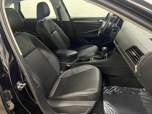 Used 2019 Volkswagen Jetta SEL w/ Cold Weather Package FWD image 43