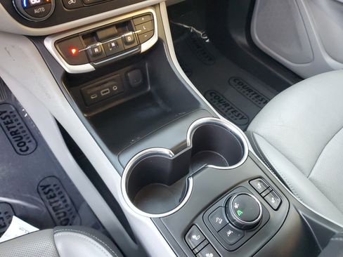 Used 2022 GMC Terrain SLT image 27