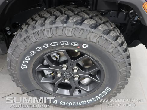 New 2026 Jeep Gladiator Sport AWD/4WD image 3