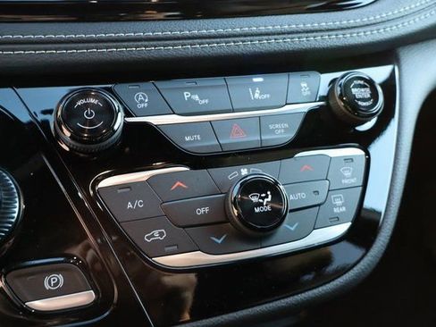 New 2026 Chrysler Pacifica Select w/ S Appearance Package image 21