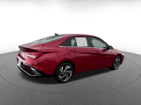 Used 2025 Hyundai Elantra SEL image 14