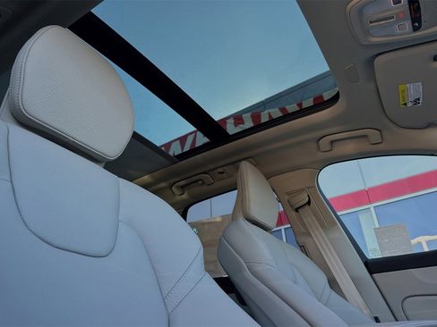 Certified 2025 Volvo XC60 T8 Plus w/ Protection Package Premier image 16