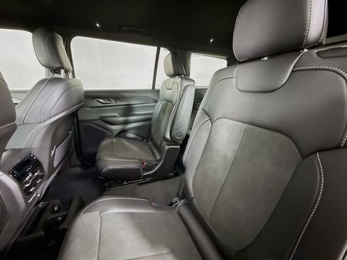 New 2025 Jeep Grand Cherokee L Altitude image 24