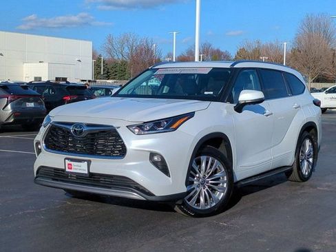 Certified 2025 Toyota Highlander Platinum image 16