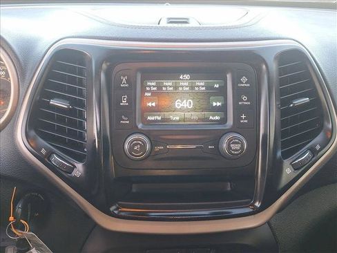 Used 2018 Jeep Cherokee Latitude image 12