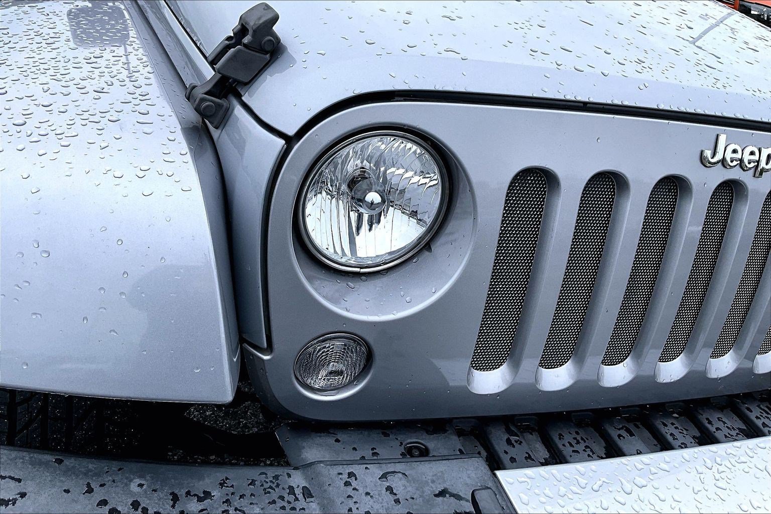 Used 2015 Jeep Wrangler Unlimited Sahara w/ Max Tow Package AWD/4WD image 21