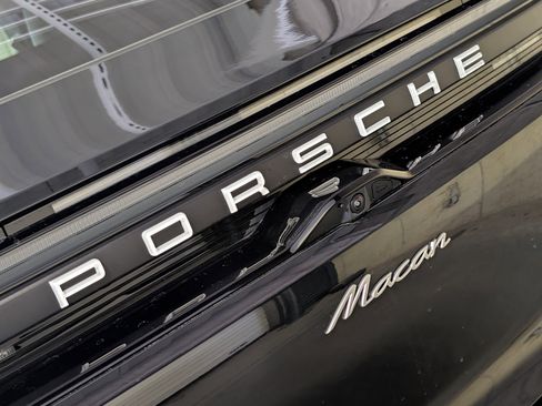 Certified 2025 Porsche Macan Electric image 17
