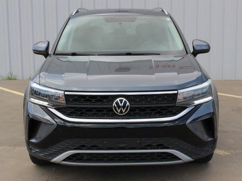 Used 2022 Volkswagen Taos SE w/ Panoramic Sunroof Package image 5